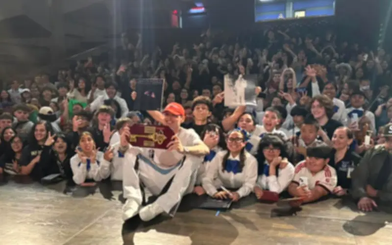 San Antonio declara 3 de abril como Día de Peso Pluma y le entrega llave de la ciudad