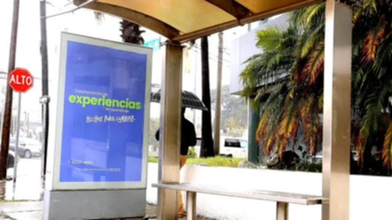 San Pedro despide el último MUPI: fin de una era publicitaria