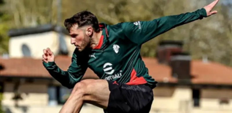 Santi Giménez regresa con ambición: 'Más motivado que nunca' para enfrentar al Napoli