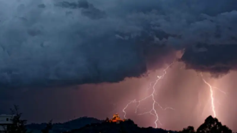 Sábado de Gloria con clima severo: torbellinos y relámpagos activan alertas en Chihuahua