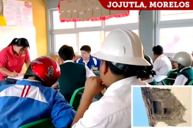 Se cae el techo: van con cascos en escuela de Nuevo León