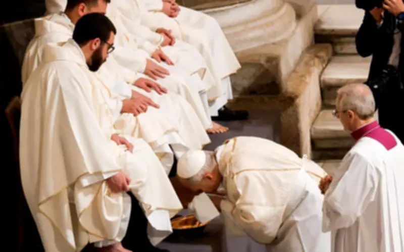 Semana Santa 2026: El Lavatorio de Pies, un Rito de Humildad y Servicio en Jueves Santo