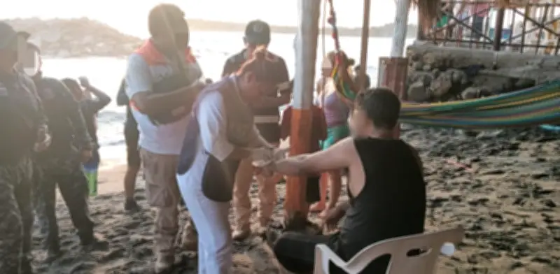 Semar rescata a turista en riesgo de ahogamiento en playa de Puerto Madero, Chiapas