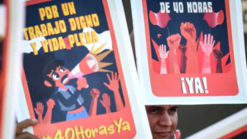 Senado aprueba reducción gradual a 40 horas laborales semanales hacia 2030