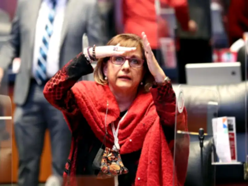 Senado debate ausencia de gobernadora de Chihuahua por caso CIA