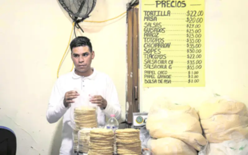 Sheinbaum afirma que la inflación en México está contenida pese a aumentos en precios