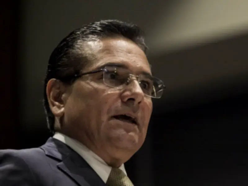 Sheinbaum confirma orden de aprehensión vigente contra Silvano Aureoles por caso Arantepacua