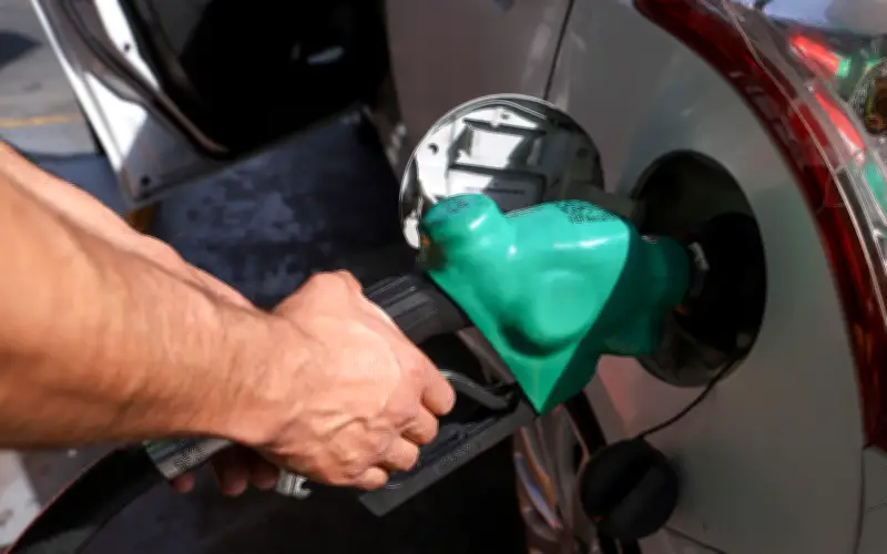 Sheinbaum ordena operativo de Profeco contra gasolineras que suben precios ilegalmente