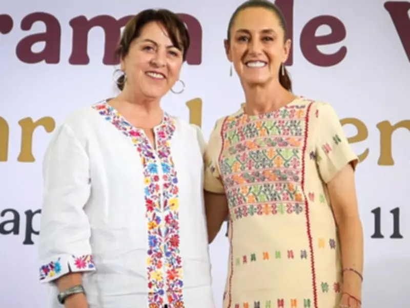 Sheinbaum y González entregan finiquitos y escrituras en Morelos en acto de justicia social