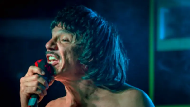 Silverio: El artista que conquista a su público 'masoquista' con insultos en el escenario