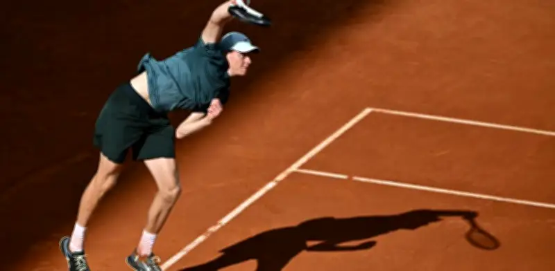 Sinner vence a Bonzi en Madrid y lamenta baja de Alcaraz: "El tenis es mucho mejor con él"