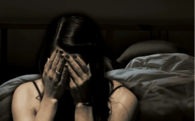 Soñar que te caes: significado psicológico y científico