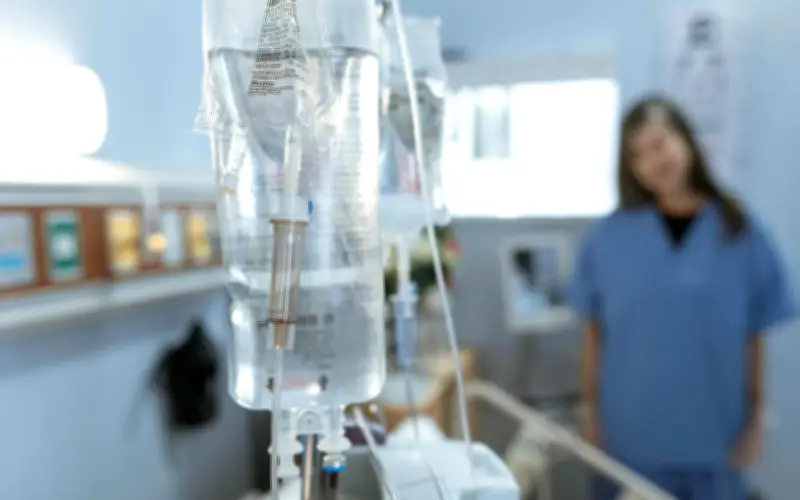 Sonora intensifica coordinación tras muertes por sueros vitaminados; médico prófugo