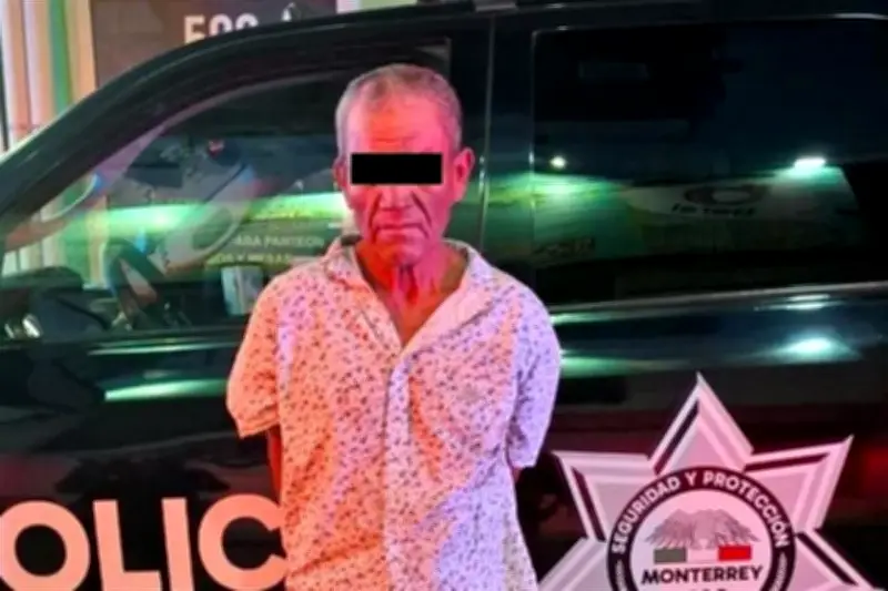 Sorprendido robando batería, agresor hiere a policía con cuchillo en incidente violento