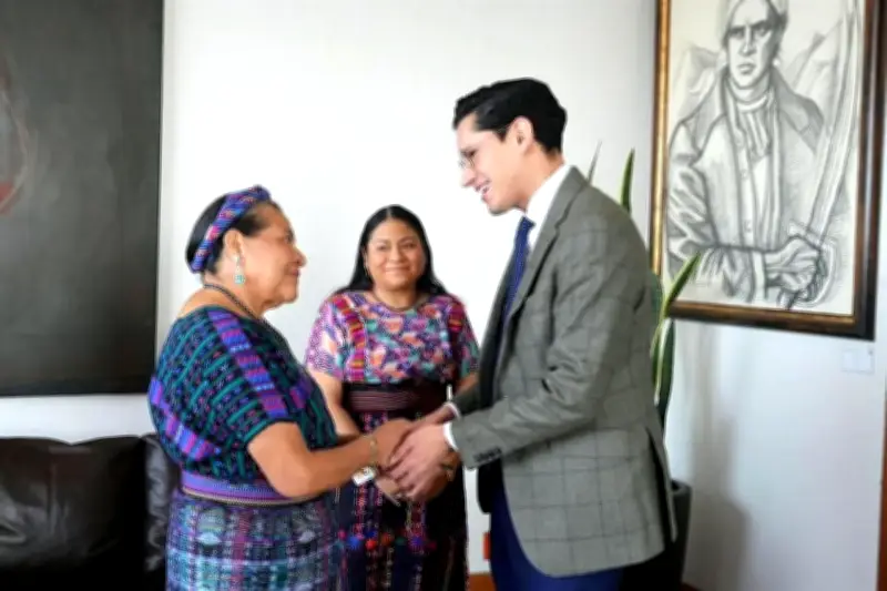 SRE nombra a Menchu consejera para derechos indígenas