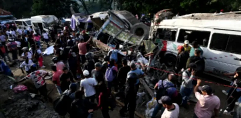 Sube a 19 cifra de muertos por atentado con bomba en Colombia
