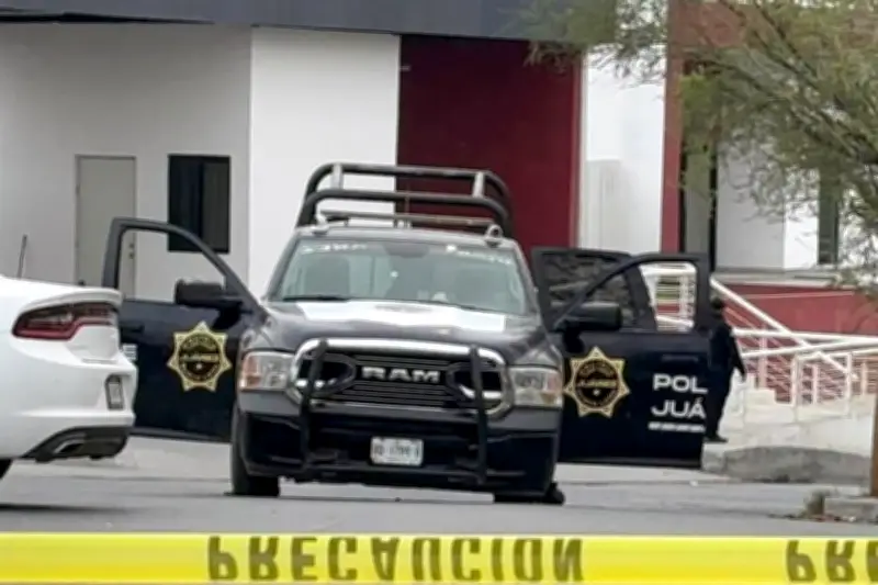 Sujeto escapa de policías y desata balacera en persecución por calles