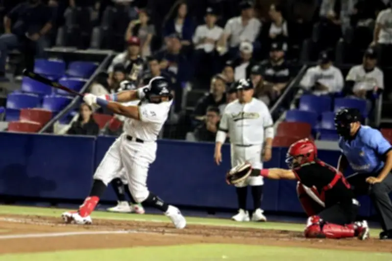 Sultanes de Monterrey logran remontada épica ante Generales de Durango en el Estadio Mobil Super