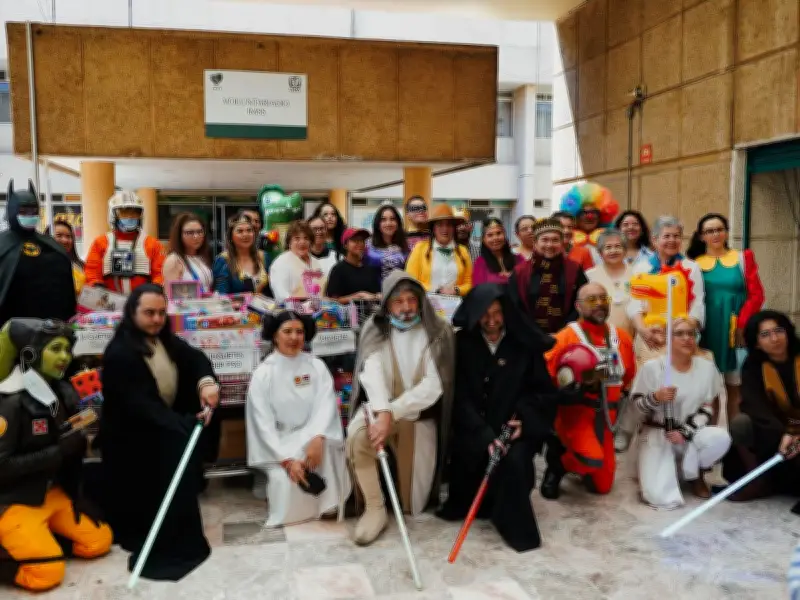 Superhéroes y princesas alegran a niños hospitalizados en el IMSS
