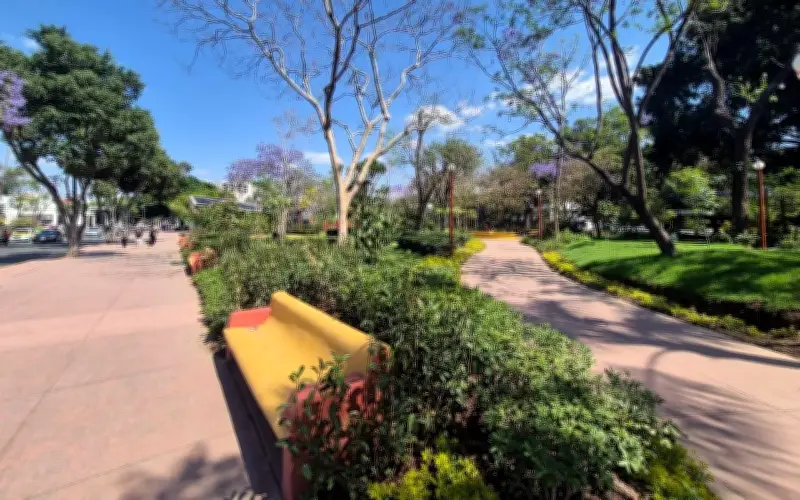 Tapatíos disfrutan del renovado Parque de la Revolución en Semana Santa