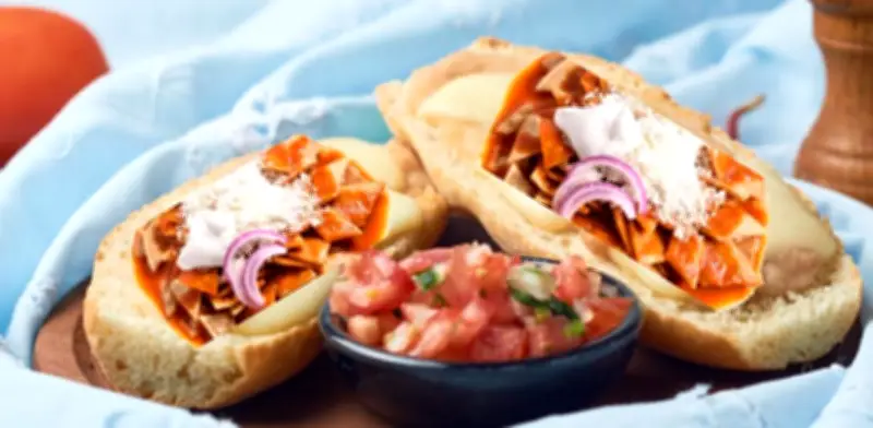 Tecolotes al Estilo Sanborns: La Fusión Definitiva de Molletes y Chilaquiles