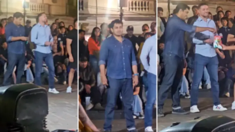 Tenoch Huerta se une a show de payasos en Coyoacán sin ser reconocido