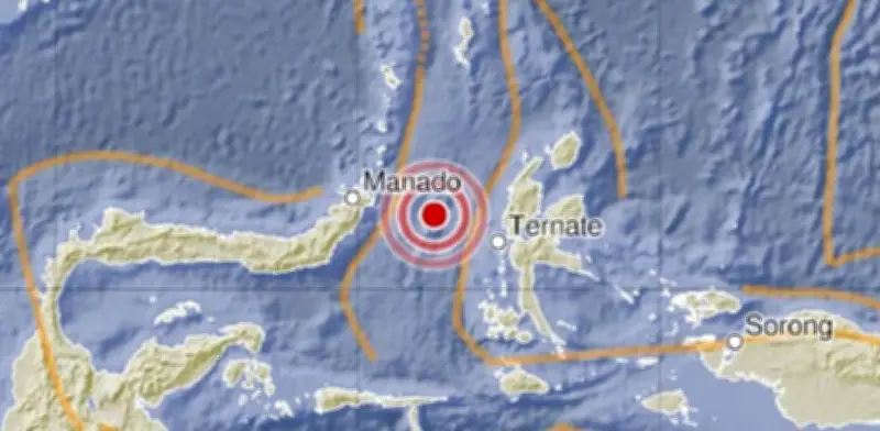 Terremoto de 7.4 sacude Indonesia; activan alerta de tsunami en el Pacífico