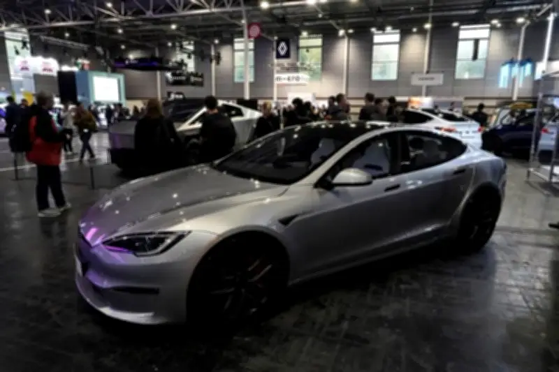 Tesla lanza edición limitada Model S Signature con precio de 160,000 dólares