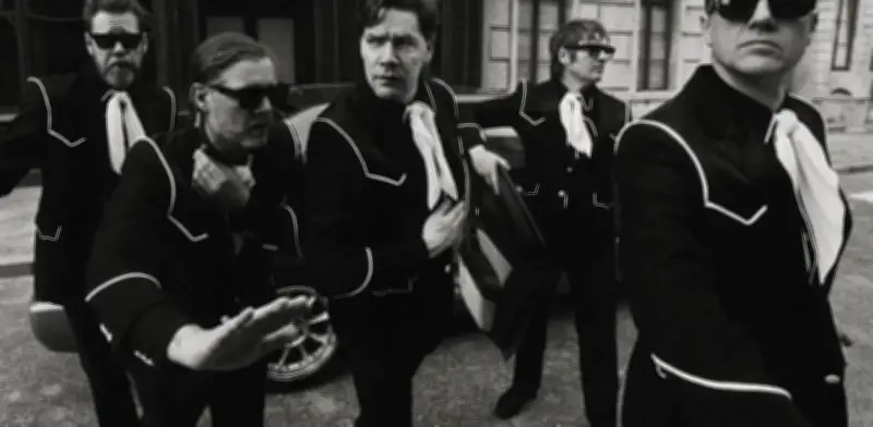 The Hives critica a bandas que no disfrutan los conciertos en vivo: 'Parecen miserables'