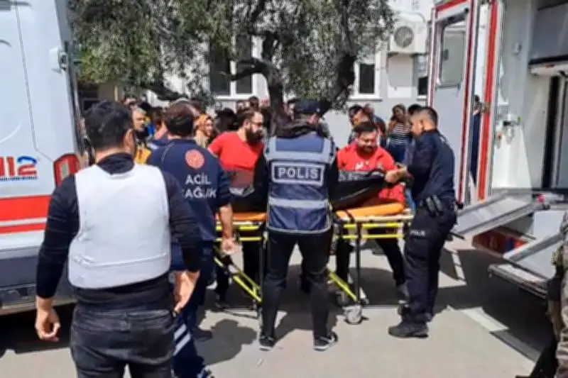 Tiroteo en escuela de Turquía deja 9 muertos y conmoción internacional