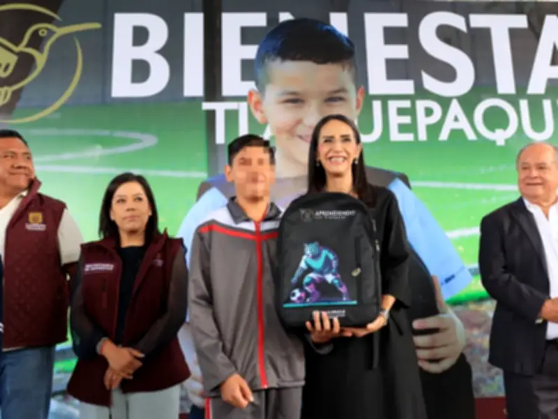 Tlaquepaque entrega mochilas y útiles escolares a 86 mil estudiantes de educación básica