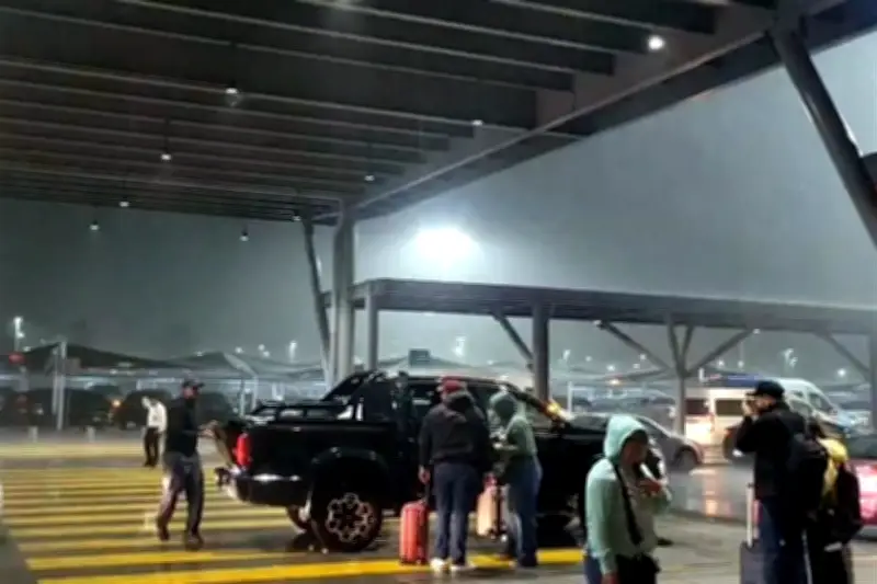Tormenta en Monterrey desvía vuelos y causa caos en el Aeropuerto Internacional