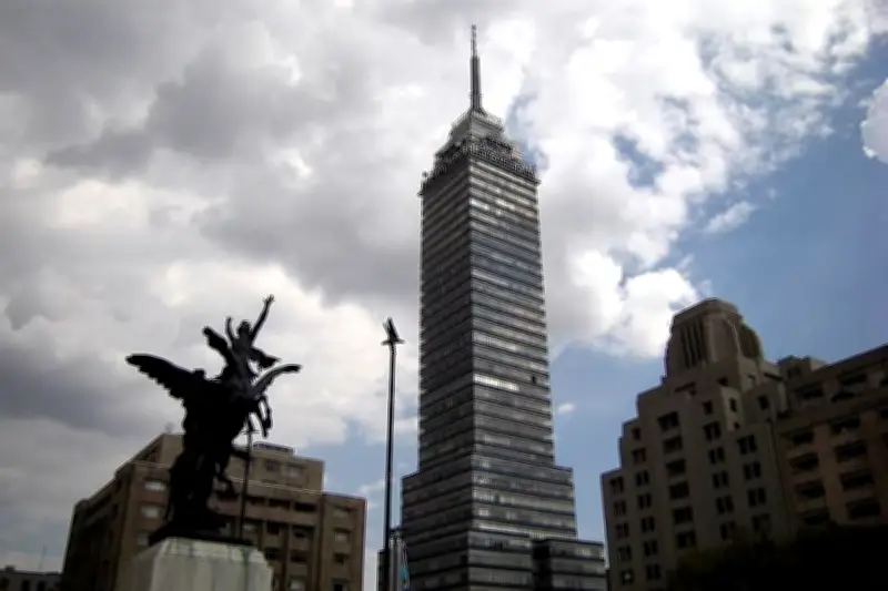 Torre Latinoamericana celebra 70 años como ícono de la CDMX