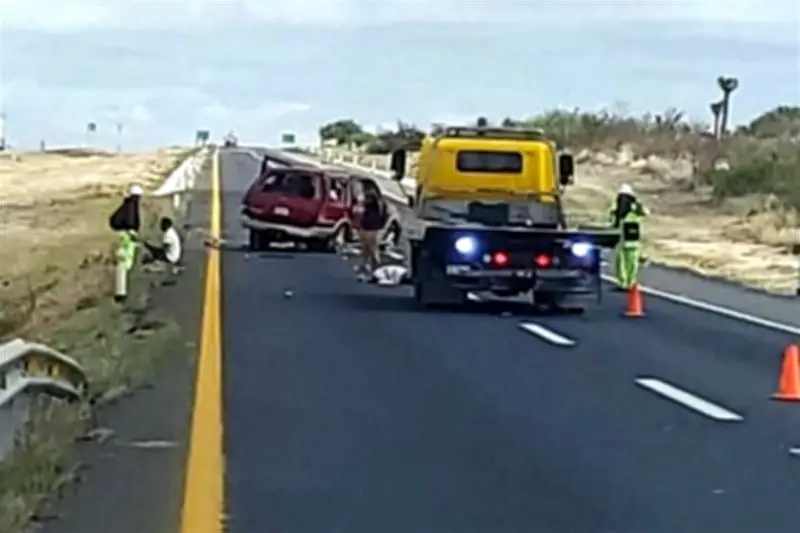 Tragedia en carretera: un niño y dos adolescentes fallecen en volcadura