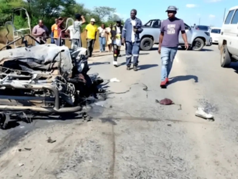 Tragedia en Zimbabue: 18 muertos tras explosión de minibús en ruta clave hacia Sudáfrica