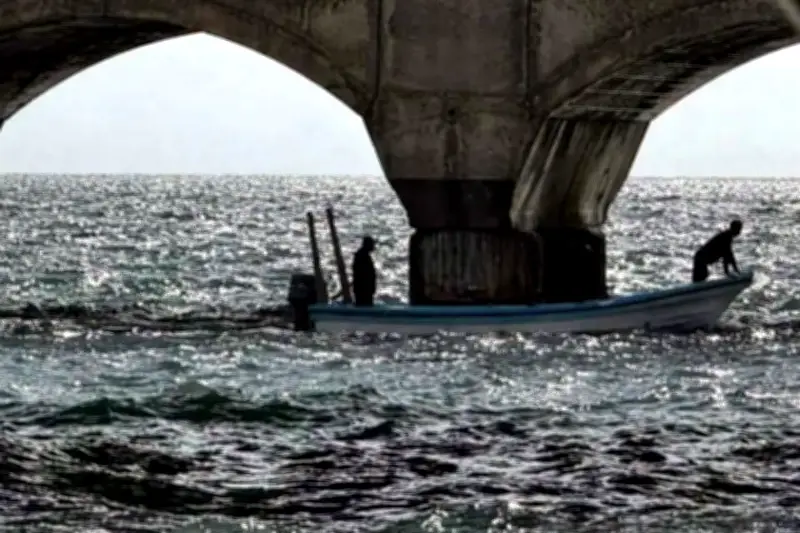 Tras derrame, persisten residuos en el mar: admite CSP