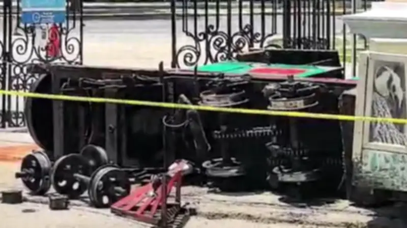 Trenecito se descarrila en parque Centenario de Mérida