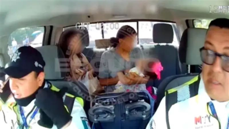 Tránsitos auxilian a niña que convulsionaba en el Centro de Monterrey