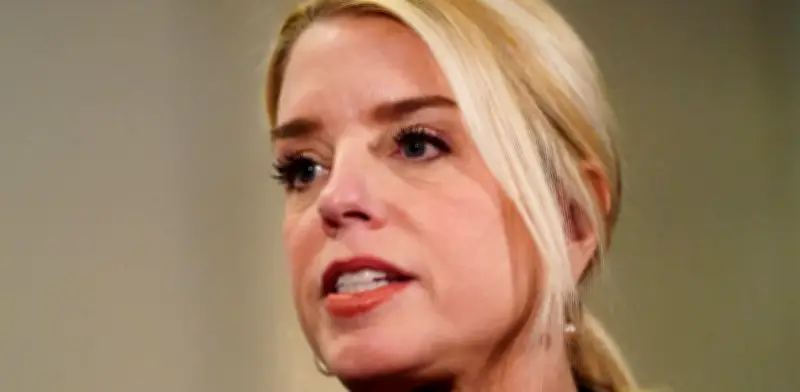 Trump destituye a fiscal general Pam Bondi antes de discurso sobre Irán