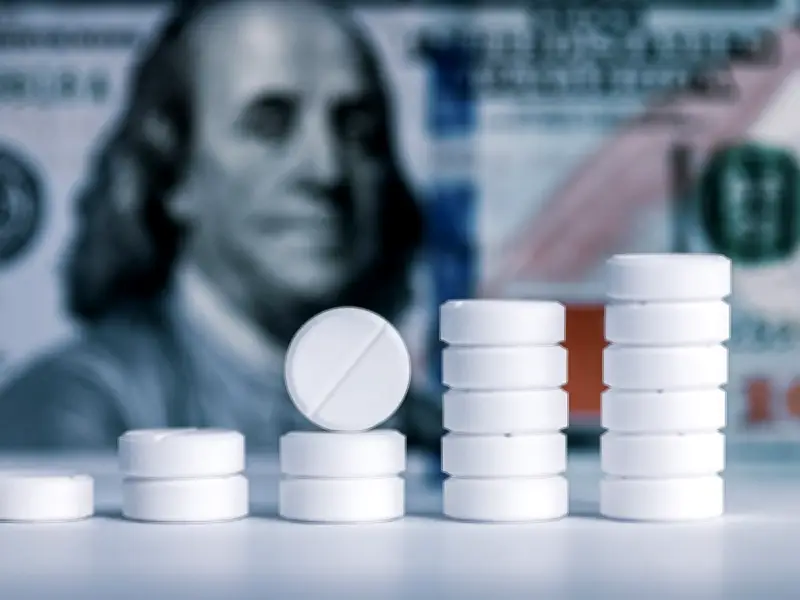 Trump impone aranceles de hasta 100% en medicamentos patentados importados