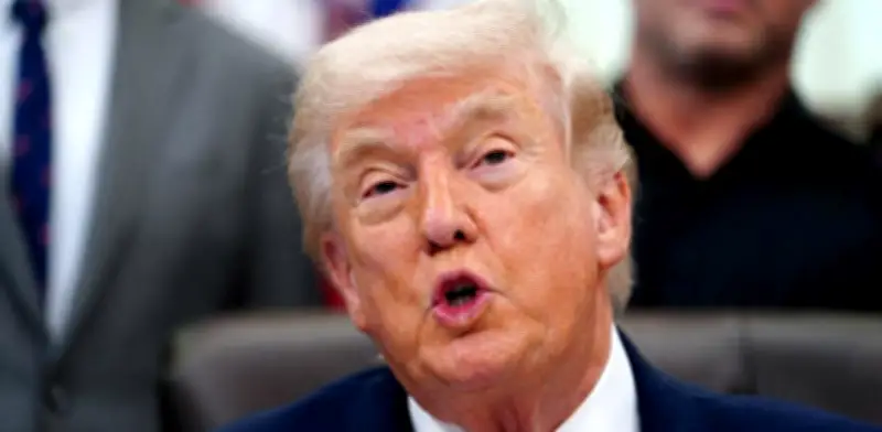 Trump ordena a Marina de EU destruir lanchas iraníes en Ormuz