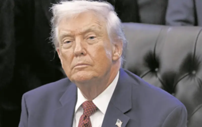 Trump Ordena Bloqueo en el Estrecho de Ormuz, Elevando Precios del Petróleo y Tensión Global