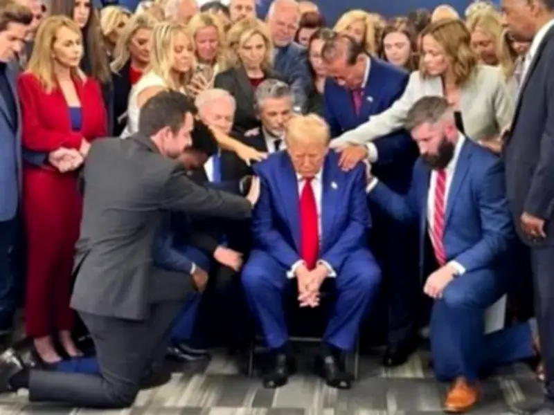 Trump y Hegseth atacan al Papa León XIV por condenar guerra, mientras líderes evangélicos los bendicen