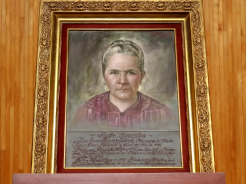 UdeG honra legado de Irene Robledo en 136 aniversario de su natalicio