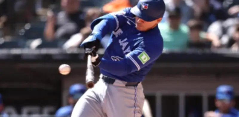 Valenzuela debuta con hit en MLB ante su familia desde Hermosillo