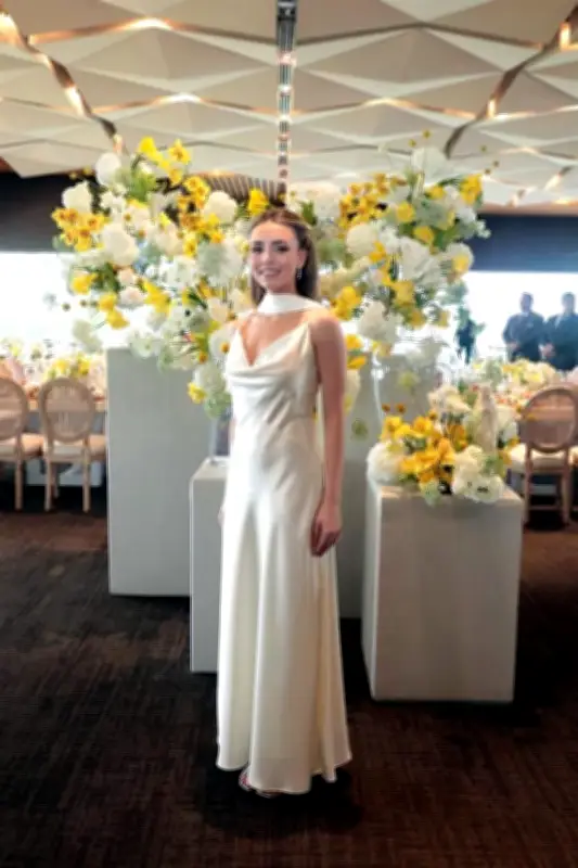 Valeria asiste a emotiva despedida en su último día de trabajo