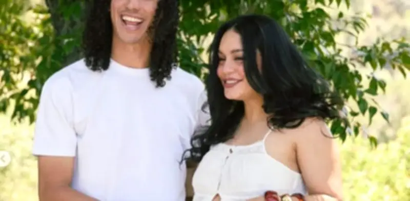 Vanessa Hudgens comparte su experiencia con la caída capilar posparto