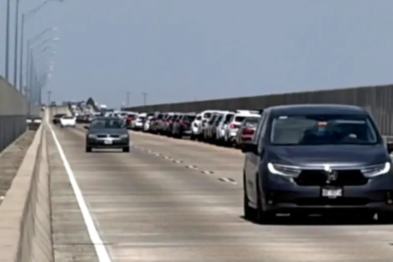 Vas de Shopping: Podrías Tardar Hasta 3 Horas en Cruzar la Frontera