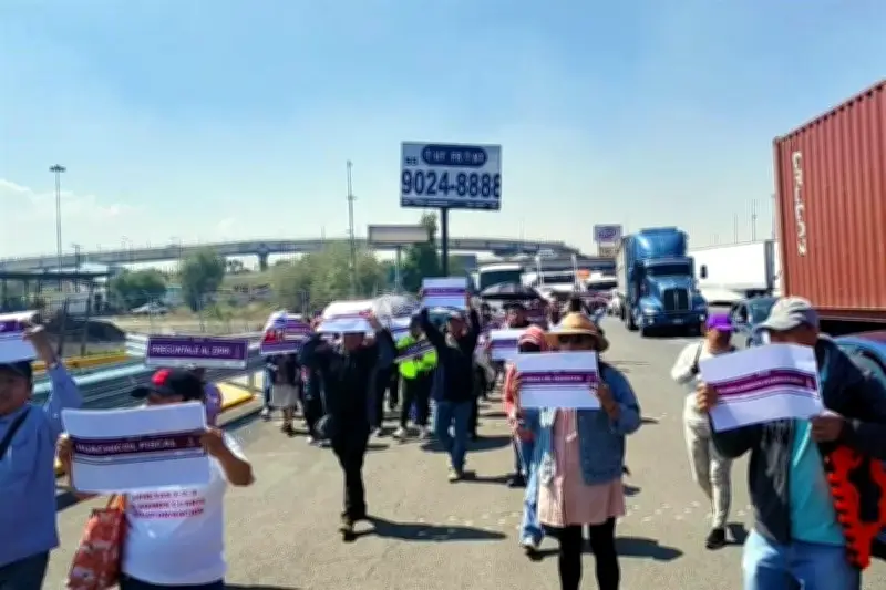 Vecinos afines a Morena toman caseta de peaje en Tepotzotlán en protesta