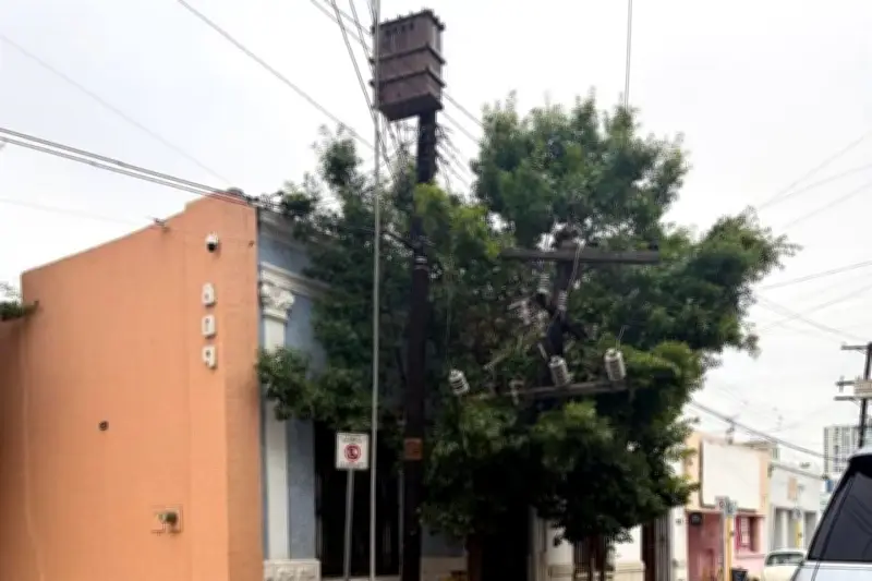 Vecinos de Monterrey superan 30 horas sin electricidad tras falla de transformador